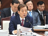[2014국감] 의원들의 질의에 답하는 한민구 장관