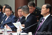 [2014국감] 국정감사, 심각한 국방부 관계자들
