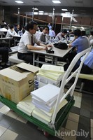 [2014국감] 쌓여있는 국감자료 지치는 피감기관