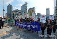 [포토] 특검촉구 서신 전달하기 위해 행진하는 국민행동