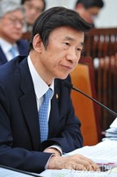 [2014국감] 답변하는 윤병세 외교부장관