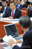 [2014국감] 답변하는 김영민 특허청장