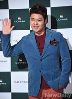 [포토] MC 전현무 '보기힘든 평범한 손인사'