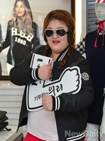 [포토] 호로록 이국주, 선글라스와 구레나룻로 의리 완성