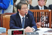 [2014국감] 국정감사 출석한 류길재 통일부장관