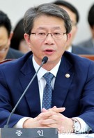 [2014국감] 답변하는 류길재 통일부장관
