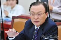 [2014국감] 류길재 장관에게 질문하는 이해찬 의원