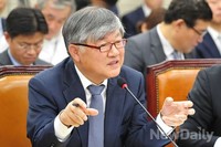 [2014국감] 국감 출석한 이은철 원자력안전위원회 위원장