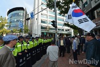 [포토] 산케이 서울사무소 찾은 어버이연합