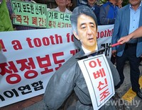 [포토] 참수식 앞둔 아베 총리 인형