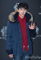 [포토] 임슬옹, 가벼운 손인사