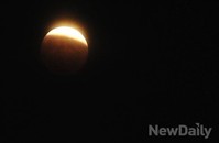 [포토] 개기월식, 3년만에 찾아 온 환상적 우주쇼!