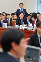 [2014국감] 의원의 질타받는 송재희 중소기업중앙회 상근부회장