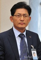 [2014국감] 굳은 얼굴의 송재희 중기중앙회 상근부회장