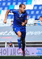 [포토] 전력질주 하는 수원삼성 로저