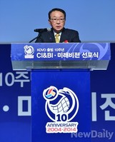 [포토] KOVO출범 10주년 환영사하는 구자준 한국배구연맹 총재