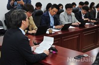 [포토] 기자회견문 낭독하는 안철수 의원