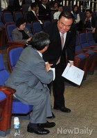 [포토] 인사 나누는 새정치 문희상-우윤근