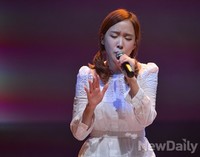 [포토] 열창하는 딸기우유 초아?웨이?