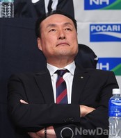 [KOVO] 강만수 감독 웃음뒤에 숨은 근심