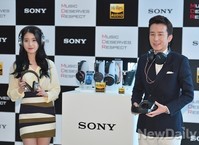 [포토] 소니MDR 모델 유희열-아이유