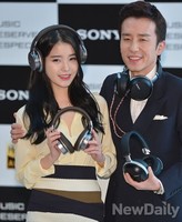 [포토] 다정하게 포즈취한 유희열-아이유