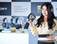 [포토] 헤드폰 쓴 아이유