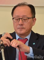 [포토] 대북전단 좌담회 사회맡은 유호열 교수