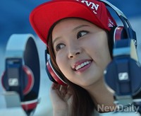 [포토] 젠하이저 어반나이트 헤드폰을 쓴 모델