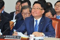 [2014국감] 의원의 질타받는 조석 한수원 사장