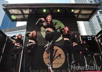 [포토] 신인 걸그룹 '퍼펄즈' 게릴라 무대