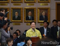 [2014국감] 태도논란, 이재명 성남시장의 웃음