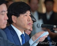 [2014국감] 질의에 답변하는 김형철 이데일리 사장