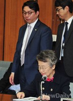 [2014국감] KBS 이인호 이사장 바라보는 새정치 정호준