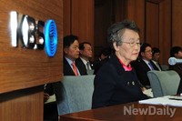 [2014국감] 국정감사 참석한 KBS 이인호 이사장