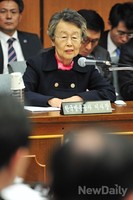 [2014국감] 질의에 답하는 KBS 이인호 이사장