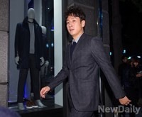 [포토] 가로수길에 등장한 이선균