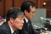 [2014국감] 의원들의 질의 받고 있는 조대현 KBS 사장