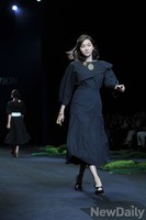 [서울패션위크] 런웨이 장윤주 '당당함 그 자체'