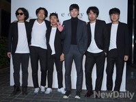 [포토] 띠어리 행사에 참석한 장기하와 얼굴들