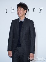 [포토] 가로수길에 나타난 이선균