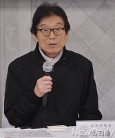 [포토] 인사말 하는 '세계문자심포지아' 이기웅 조직위원장