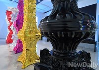 [포토] 예술가 최정화, 돔 페리뇽과 콜라보展