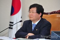 [2014국감] 불편한 심기 드러내고 있는 설훈 위원장