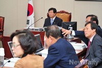 [2014국감] 노인발언 사과 거부하는 설훈 위원장