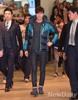 [포토] 경호 받으며 입장하는 이민호