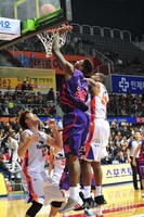 [포토] 리바운드 하는 오리온스 가르시아