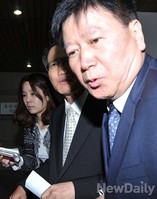 [포토] 박찬구 회장, 징역3년 집유5년 선고