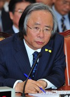 [포토] 의원들의 질문에 답하는 이주영 해수부장관