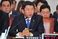 [포토] 의원들의 질문에 답하는 김석균 해양경찰청장